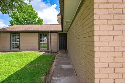 2402 21st Avenue N, Texas City, TX 77590 - Photo 3