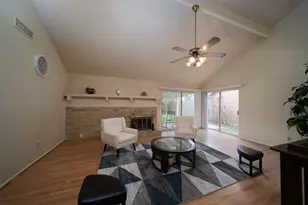 10619 Chapel Hill Dr, Houston, TX 77099 - Photo 5