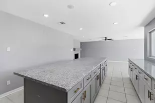 12811 Club Ln, Houston, TX 77099 - Photo 11