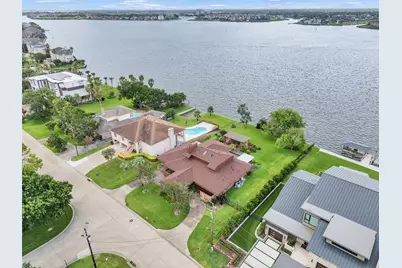 2434 Baycrest Drive, Houston, TX 77058 - Photo 39