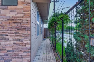 1420 Wilson St, Houston, TX 77019 - Photo 3