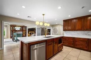 2 Cedar Lawn Dr N, Galveston, TX 77551 - Photo 15