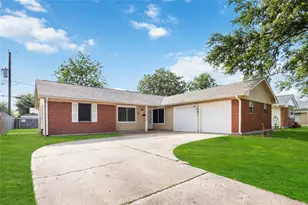 814 Alyse St, Deer Park, TX 77536 - Photo 1