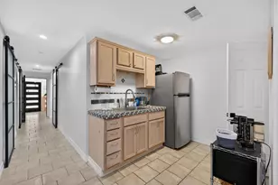 2219 Sealy St, Galveston, TX 77550 - Photo 19