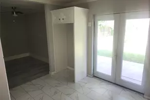 8159 Redfern Dr, Houston, TX 77033 - Photo 5