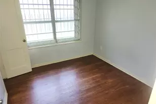 8159 Redfern Dr, Houston, TX 77033 - Photo 15