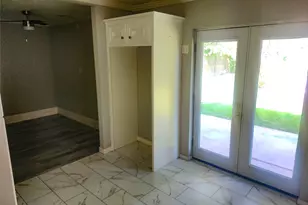 8159 Redfern Dr, Houston, TX 77033 - Photo 3