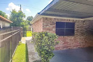 8159 Redfern Dr, Houston, TX 77033 - Photo 13