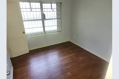 8159 Redfern Drive, Houston, TX 77033 - Photo 7