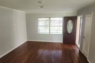 8159 Redfern Dr, Houston, TX 77033 - Photo 11