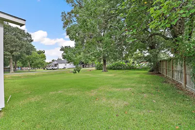 412 Stowell Street, Anahuac, TX 77514 - Photo 23
