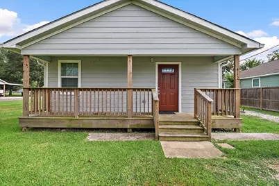 412 Stowell Street, Anahuac, TX 77514 - Photo 1