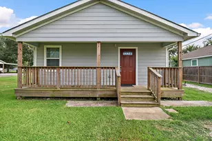 412 Stowell St, Anahuac, TX 77514 - Photo 1