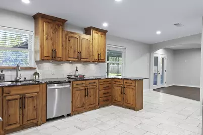 320 Meadow Drive, Bridge City, TX 77611 - Photo 13