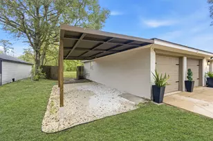 320 Meadow Dr, Bridge City, TX 77611 - Photo 3