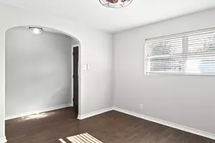 320 Meadow Dr, Bridge City, TX 77611 - Photo 5