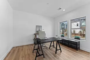 1122 W 17th St, Houston, TX 77008 - Photo 5