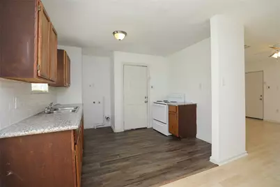 5418 Myrtlewood Street, Houston, TX 77033 - Photo 7