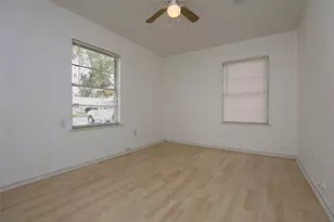 5418 Myrtlewood St, Houston, TX 77033 - Photo 9