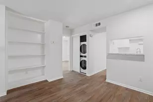1860 White Oak Dr, Houston, TX 77009 - Photo 7
