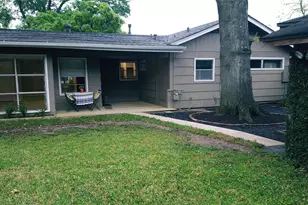 105 Marrakech Ct, Bellaire, TX 77401 - Photo 13