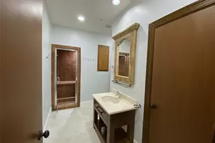 1012 Crocker St, Houston, TX 77019 - Photo 9