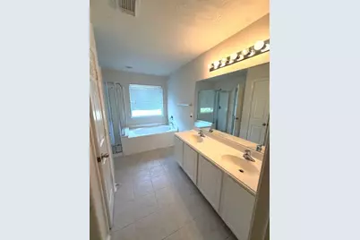 71 E Stedhill Loop, Conroe, TX 77384 - Photo 9