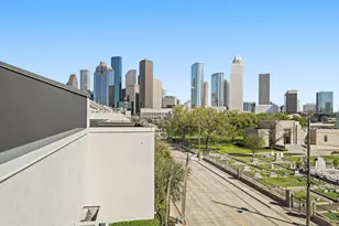 1304 W Dallas St, Houston, TX 77019 - Photo 29