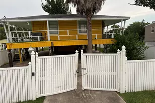 215 13th St, San Leon, TX 77539 - Photo 1