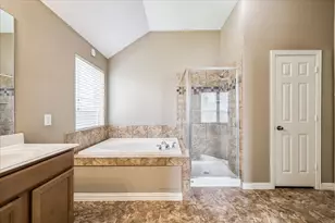 2821 Chinaberry Park Ln, League City, TX 77573 - Photo 11