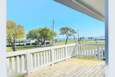 532 Bayshore Drive, La Porte, TX 77571 - Photo 1