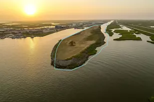 1228 N Redfish St, Crystal Beach, TX 77650 - Photo 1