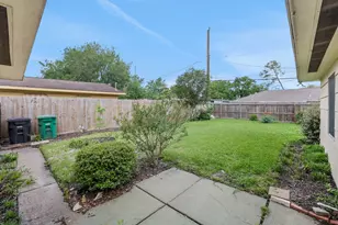9526 Vogue Ln, Houston, TX 77080 - Photo 23