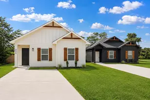 313 N Woodson St, Willis, TX 77378 - Photo 1