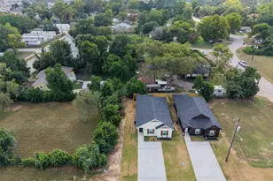 313 N Woodson St, Willis, TX 77378 - Photo 17