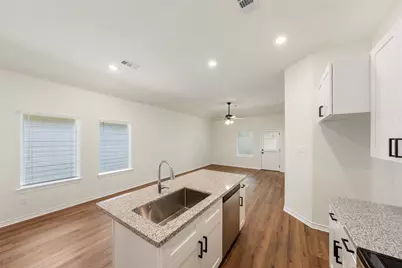 313 N Woodson Street, Willis, TX 77378 - Photo 5