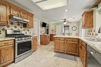 2116 Hollow Reef Circle, League City, TX 77573 - Photo 11