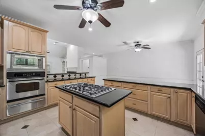 9323 Olathe Street, Houston, TX 77055 - Photo 13