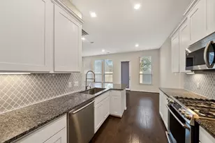 708 Ivory Manor Dr, Houston, TX 77018 - Photo 9
