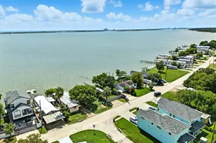 2938 Bay Oaks Harbor Dr, Baytown, TX 77523 - Photo 23