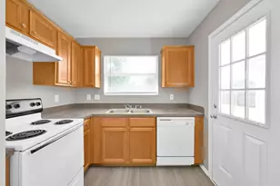 2214 Shady Tree Ln, Conroe, TX 77301 - Photo 9