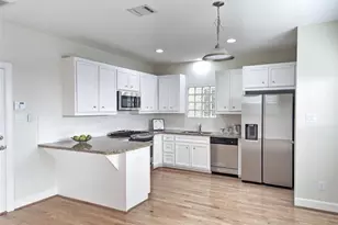 3730 Main Poplar Dr, Houston, TX 77025 - Photo 9