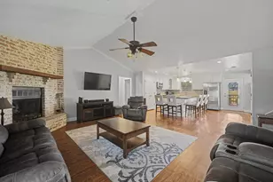 221 N Lake Dr, Winnie, TX 77665 - Photo 3