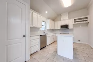 66 Tangerine Ct, Lake Jackson, TX 77566 - Photo 15