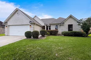 66 Tangerine Ct, Lake Jackson, TX 77566 - Photo 1