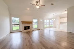 66 Tangerine Ct, Lake Jackson, TX 77566 - Photo 3