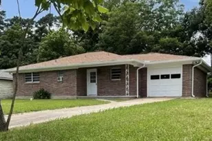 1004 Oak Dr, Huntsville, TX 77320 - Photo 1
