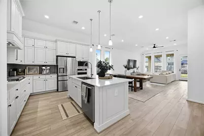 1301 Knollbridge Point Lane, Pinehurst, TX 77362 - Photo 5