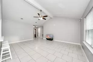 10203 Hollow Canyon Dr, Sugar Land, TX 77498 - Photo 5
