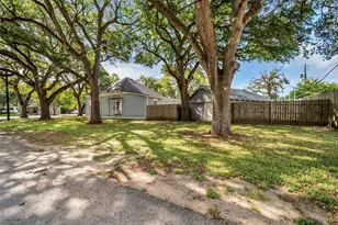 1300 7th St, Rosenberg, TX 77471 - Photo 39